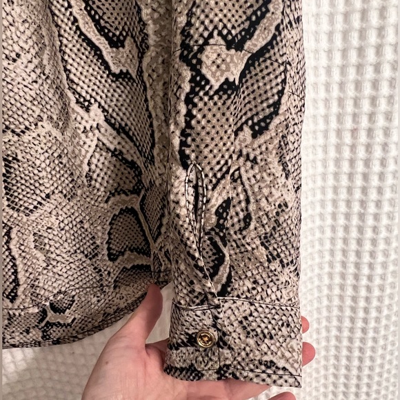 Snake print zip front shirt - Picture 2 of 7